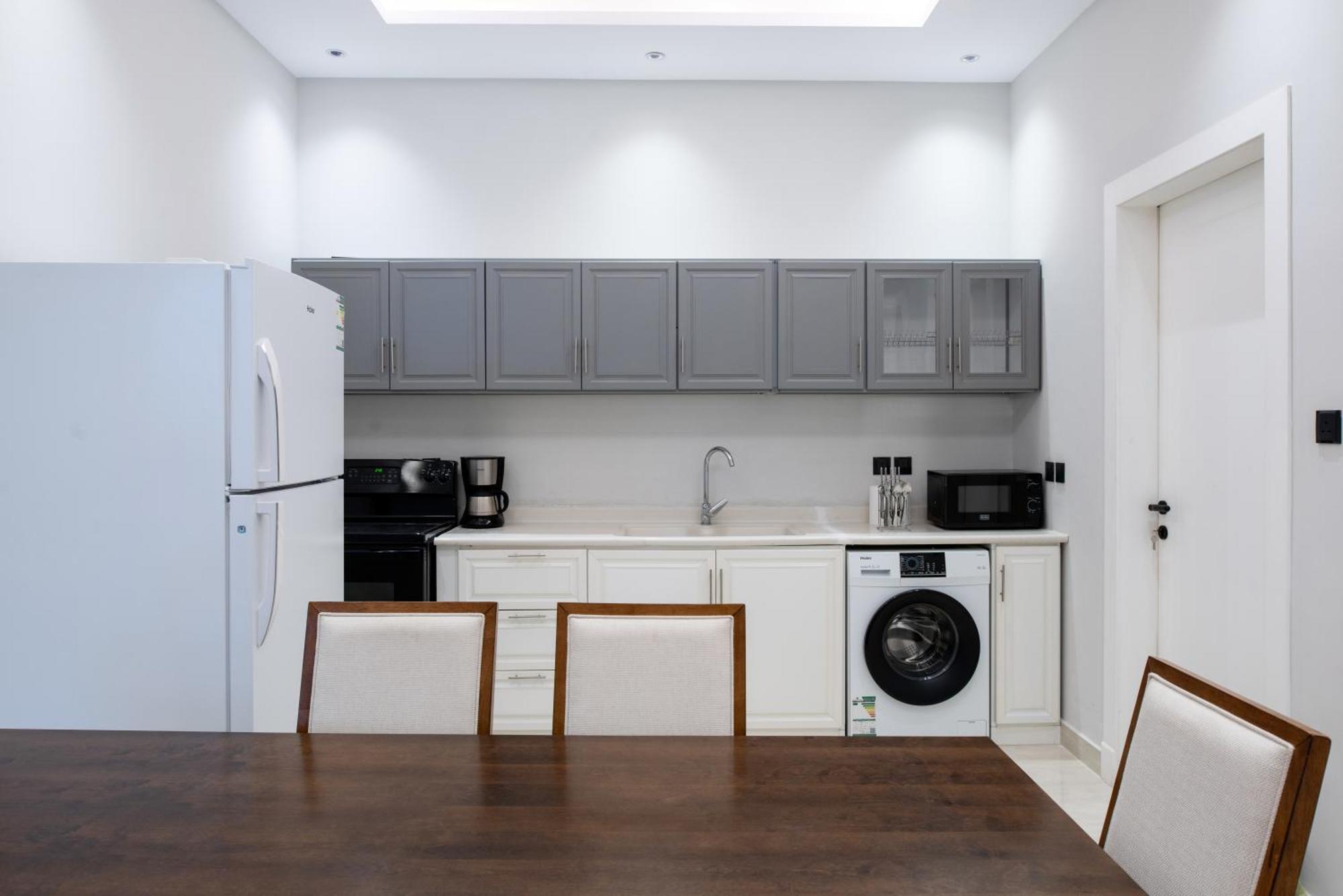 Apartment اجنحة غرس الفاخرةd18 *
