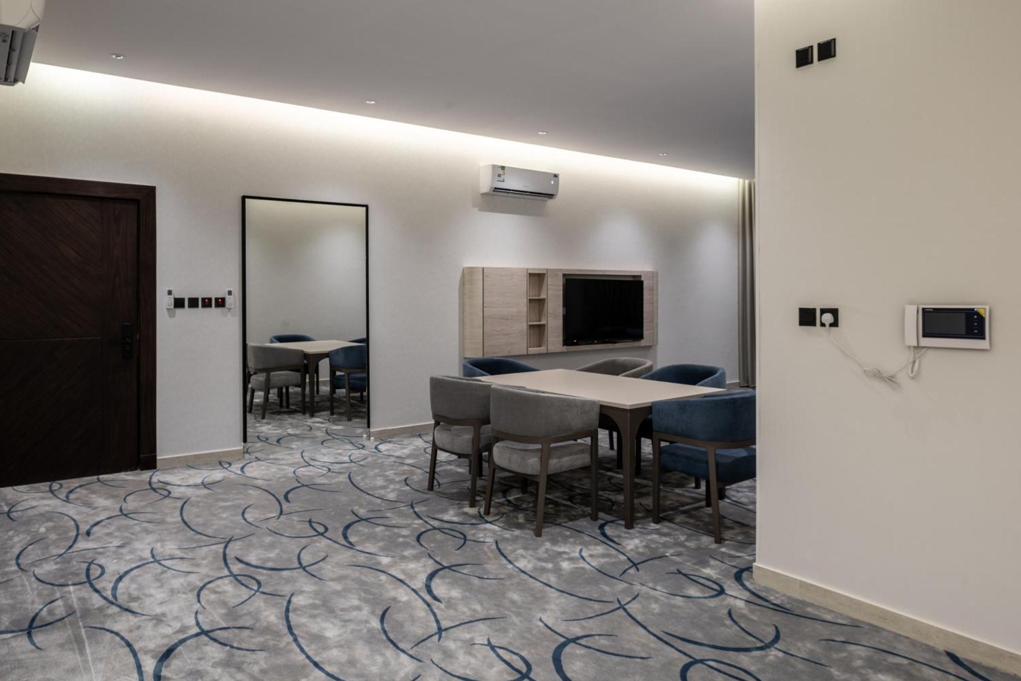 اجنحة غرس الفاخرةd18 Apartment